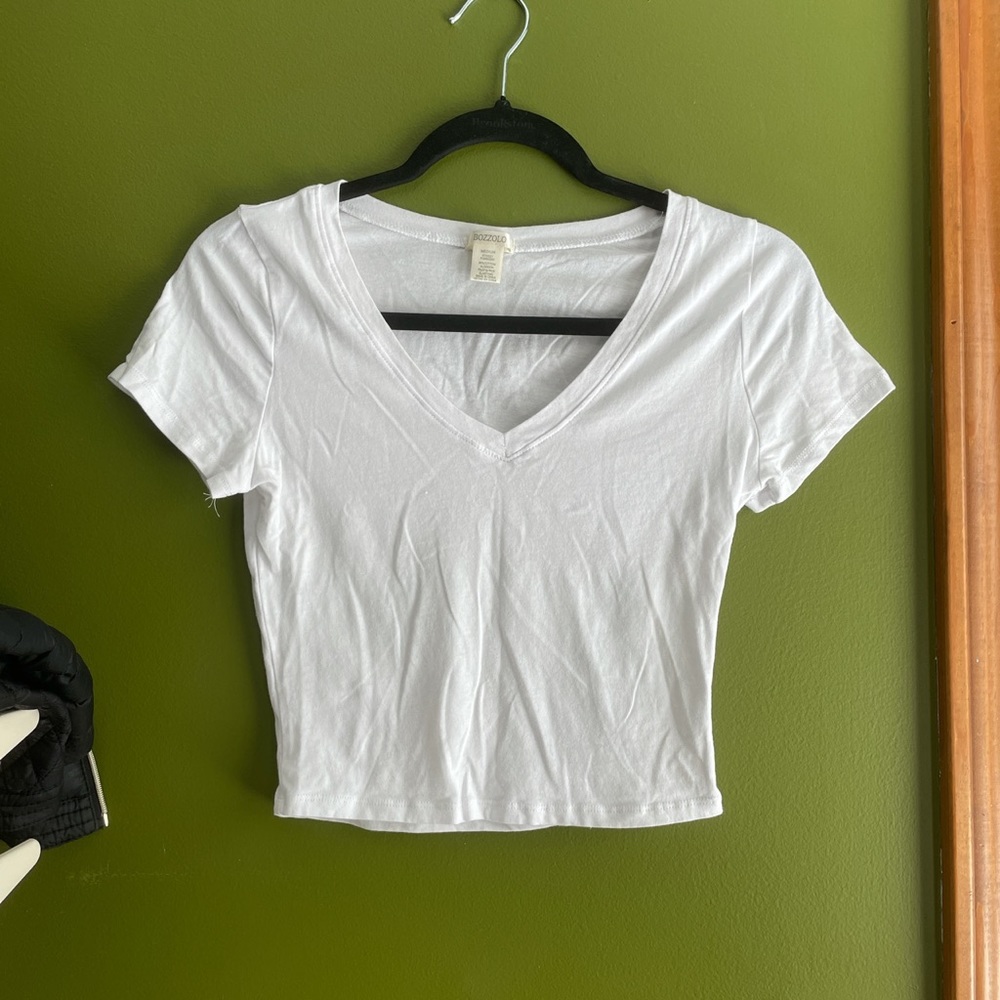 White cropped tee